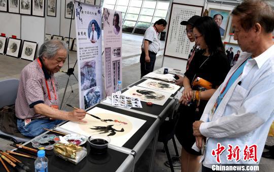 �����������г���չ������ѧ