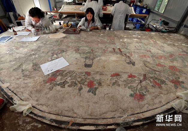 妙手回春的“壁画整容师”