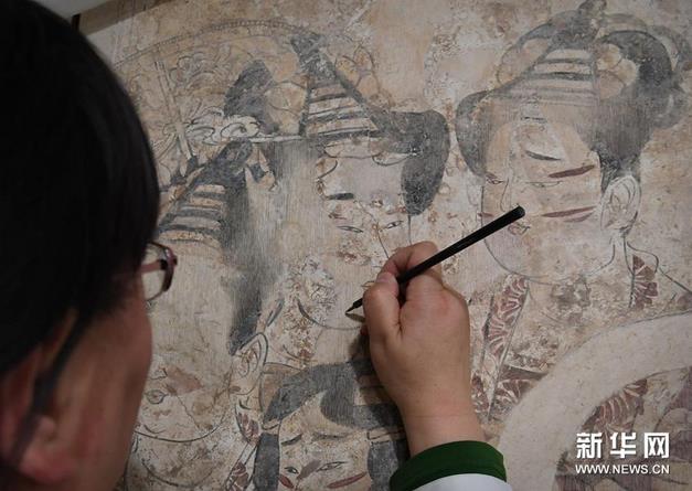 妙手回春的“壁画整容师”