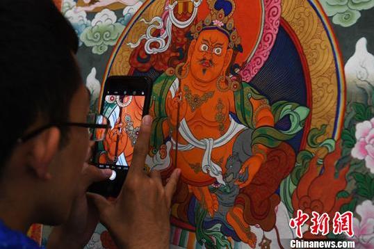 西北民大毕业作品展出 多形式艺术创作“增色”就业