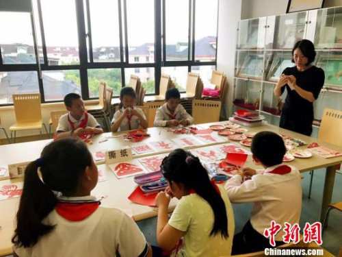 上海南桥撕纸“撕”出海派韵味