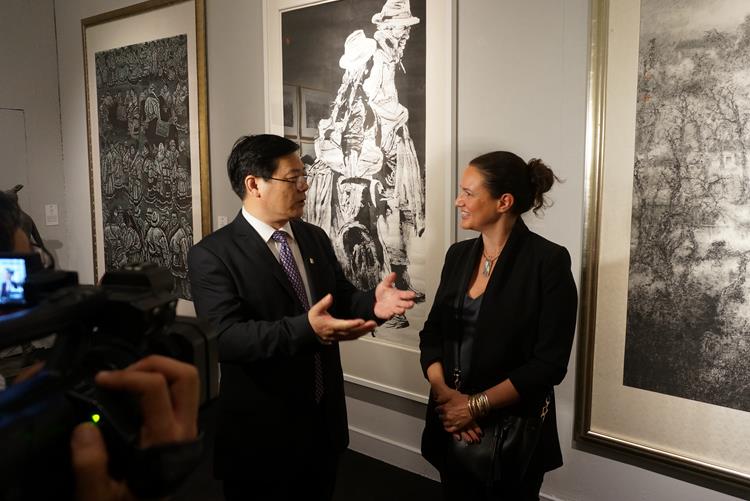 ���︱��ϯΪά������ŵ����������Ү��Ůʿ����չ��