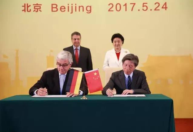 �е�������������֤���¹�8��ǩԼ