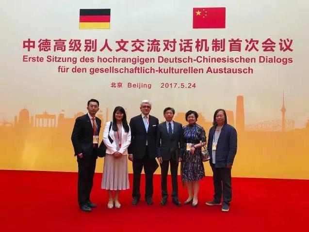 �е�������������֤���¹�8��ǩԼ