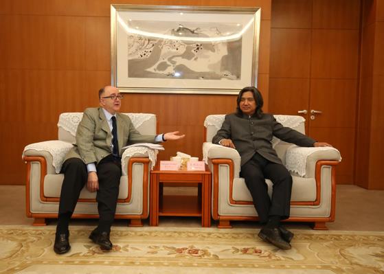 �й������ݹݳ���Ϊɽ���������פ����ʹ