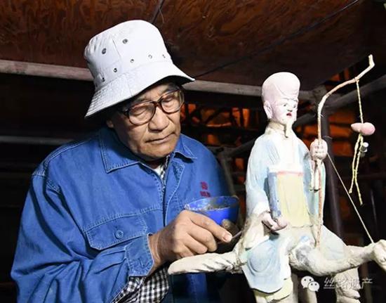 李晓洋:爷爷修了60年壁画,我还会继续