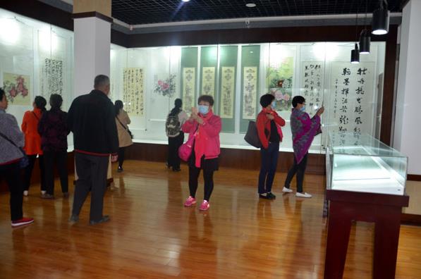 ���������ġ�����ӡ���黭��Ʒչ����