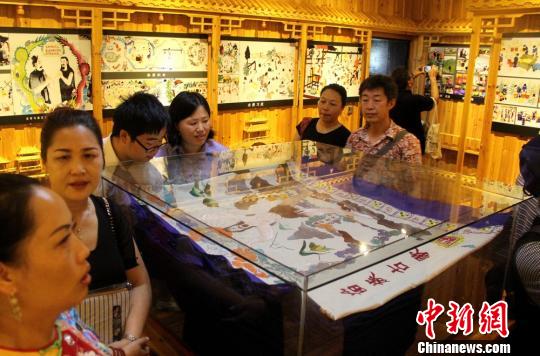 ���Ϸ�˰��׾޷�����չ����������