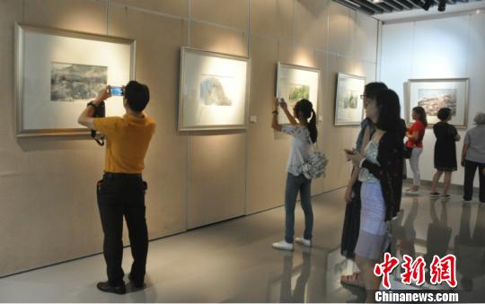 温山暖水 韦俊平笔下的乡愁”美术作品展开展