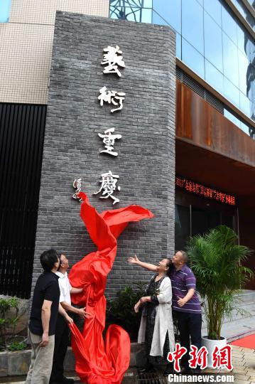 ��200��������Ʒ�����׽���������������������չ