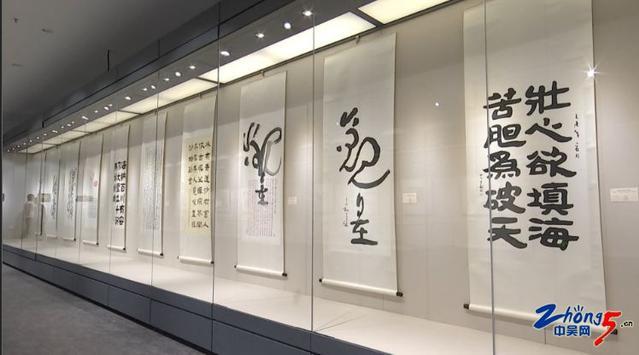 ���������ǵ���100�����黭��Ʒչ��Ļ