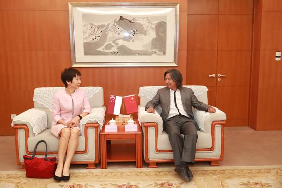 吴为山会见新加坡文化、社区及青年部部长傅海燕一行