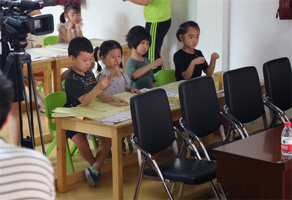 书法家姜洪发起《学写汉字》书法教育公益活动在京举行