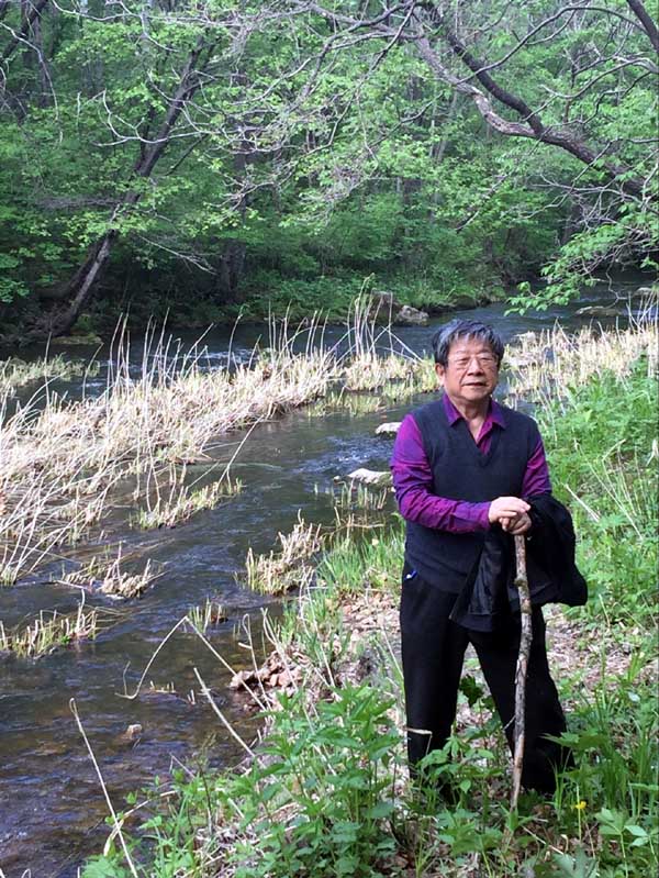 于志学在小兴安岭汤旺河石林写生