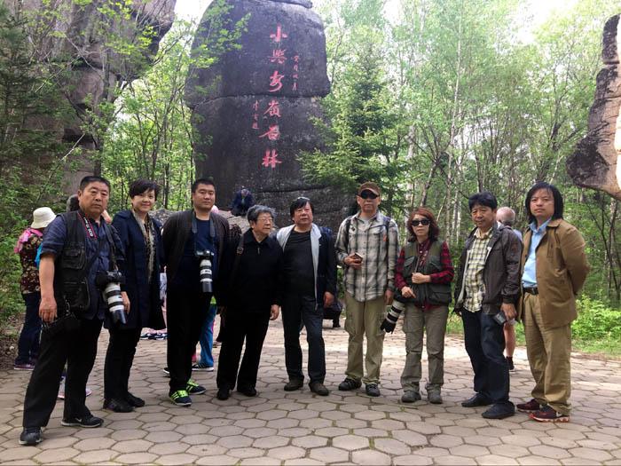 于志学率冰雪画派在小兴安岭汤旺河石林写生