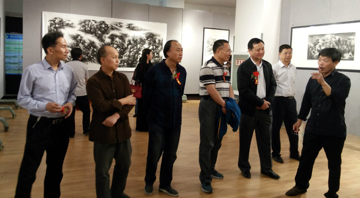 ͯ��ƽ��ʦΪ��λ�α�����չ�ľ��ʽ���