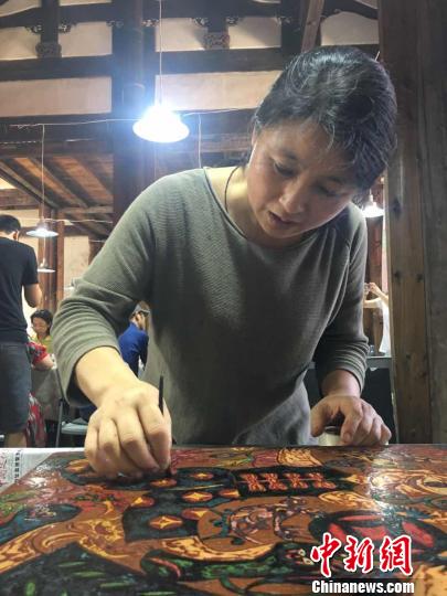 当农民漆画遇上文创IP:艺术成精准扶贫直接生产力