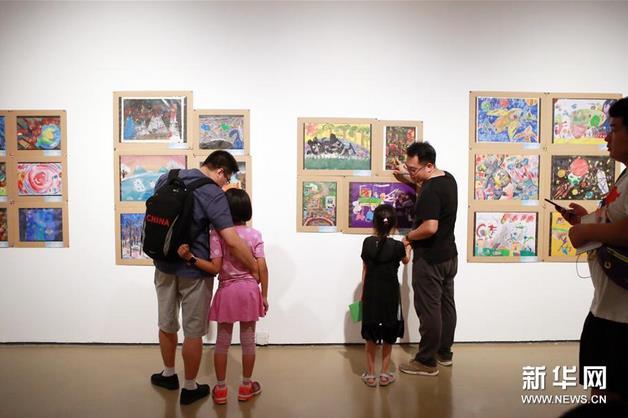 �ڰ˽캣Ͽ�����ٶ�������չ��Ļʽ�ھ�����