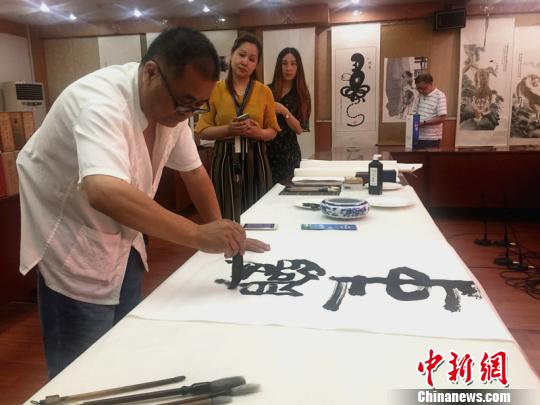 ������һ���ס��黭����չ�ڳɶ��ٰ�