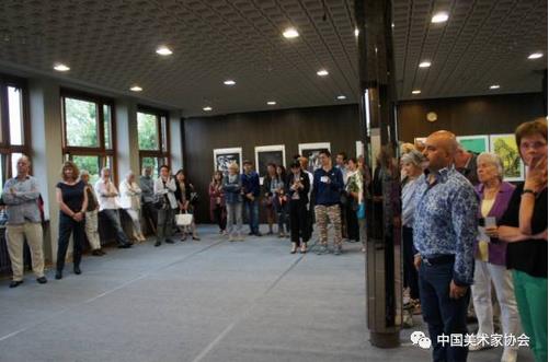 �ںϩ����е������ҽ�����Ʒչ�ڵ¹����������Ļ