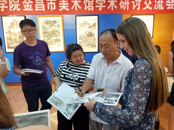 �����������Ϊ����˹�������ͻ��ᣬ����������ݹݳ�������ʡ������Э�ḱ��ϯ������Ϊ����˹����ǩ��