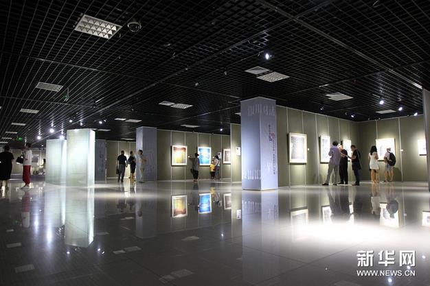 ��2017�й���Ӣ���滭��Ʒ��չ����������Ļ