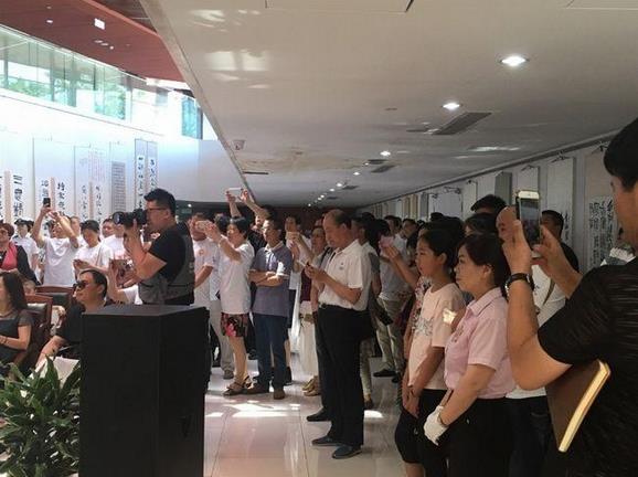 �����黭ӡ��Ʒչ��������Ļ