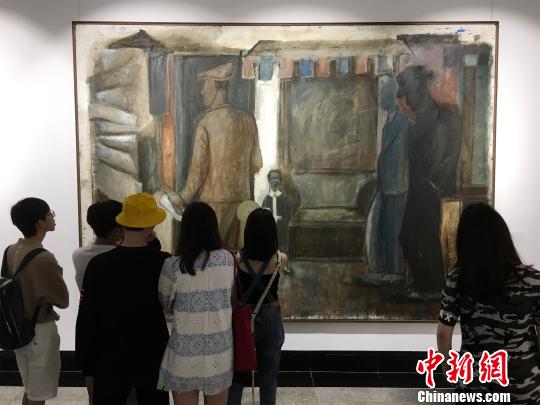 ����˹�����������Ʒչ�״��߽����е���