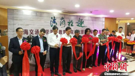 旅奥画家陆志德荷绘系列作品“一带一路”巡回展首展