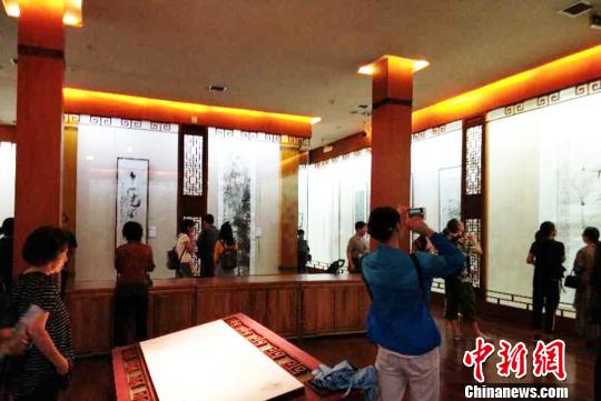 杨志立墨竹画展在成都杜甫草堂博物馆举行