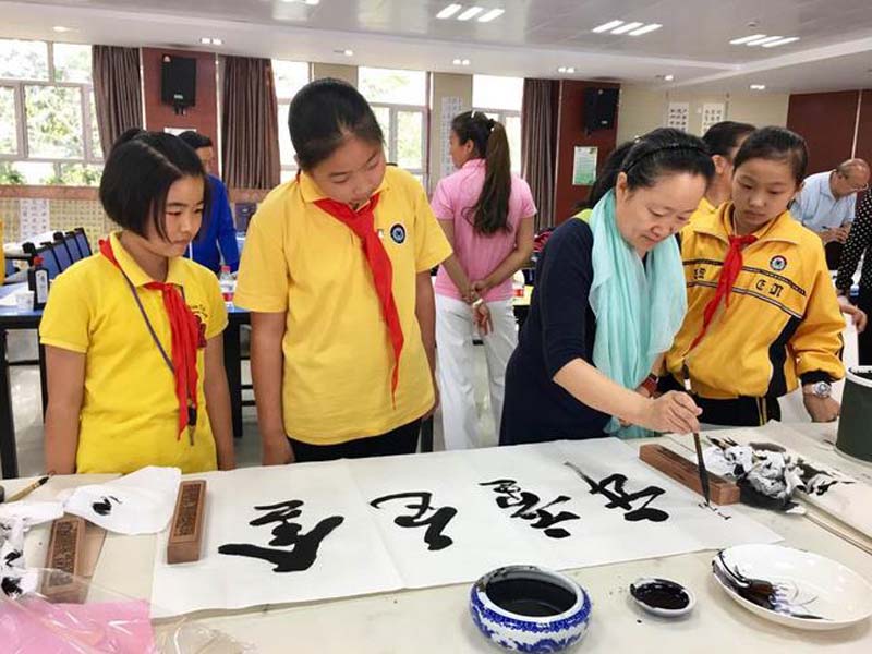 ɽ���黭�����½����߽�������������