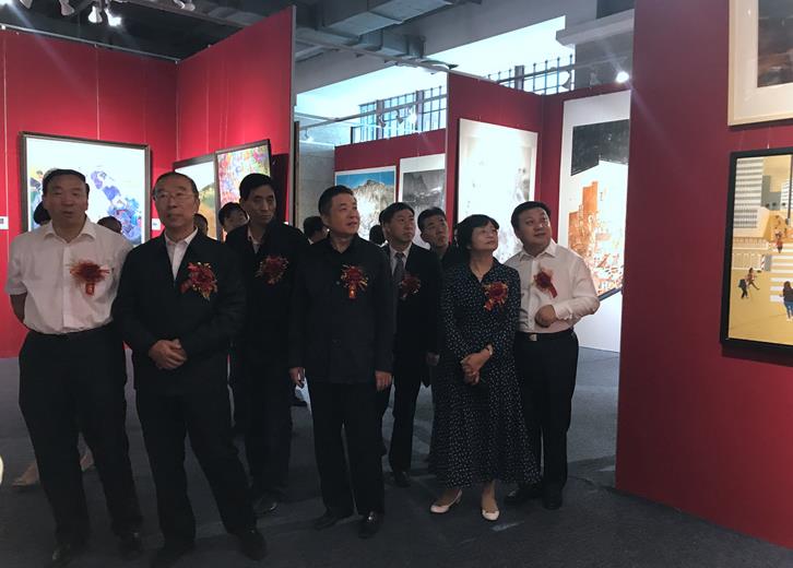 �����조��ʥ�ػ͡�ȫ��������Ʒչ�ڶػͿ�Ļ