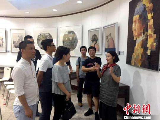 知名女画家孙洪敏携24个“孩子”共开师生画展