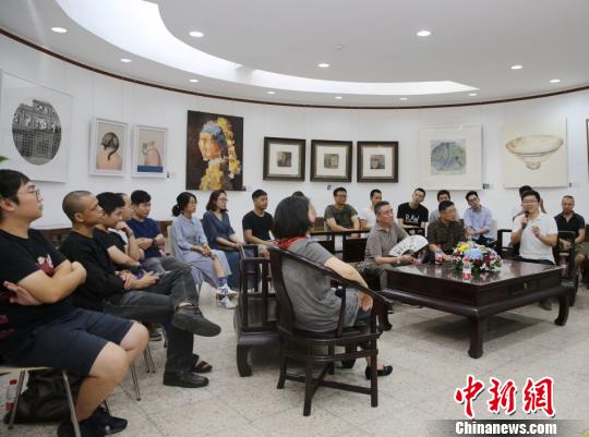 知名女画家孙洪敏携24个“孩子”共开师生画展