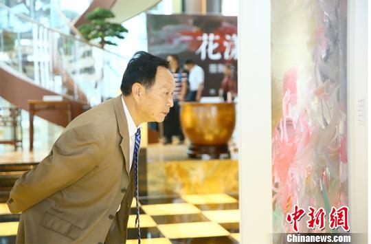 ����������ȫ���ڳɶ����и�����Ʒչ