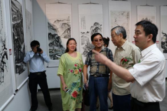 ��һ��һ·Ʒī���л�ȫ�������˲���Ʒչ˳���ٰ�