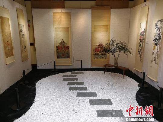 ���˶ʦ���黭����չ�Ϻ���Ļ