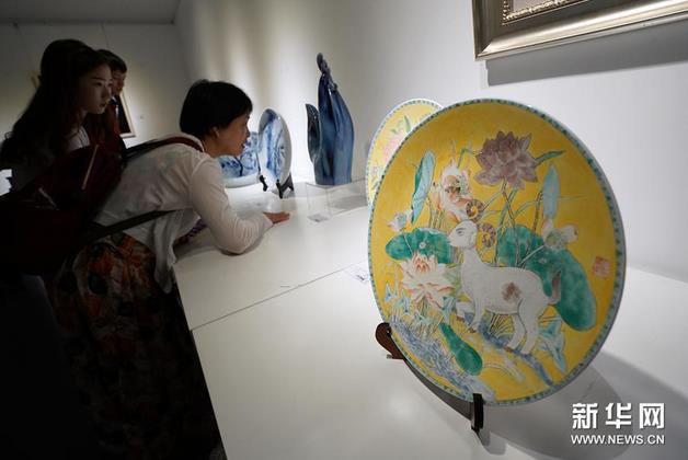 �����ǹ���������������������Ʒչ���Ͼ���Ļ