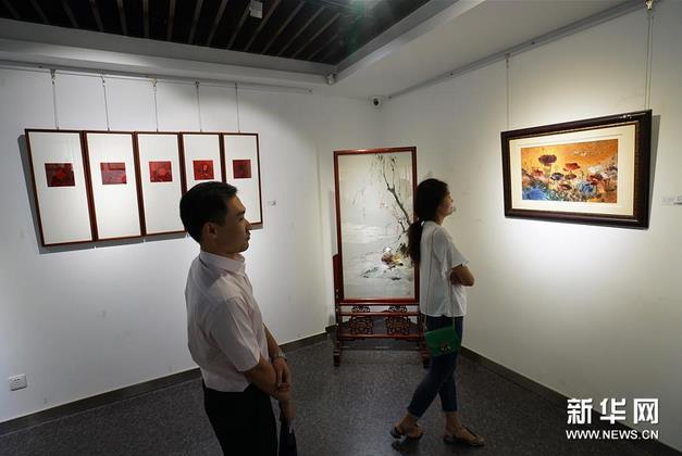 �����ǹ���������������������Ʒչ���Ͼ���Ļ