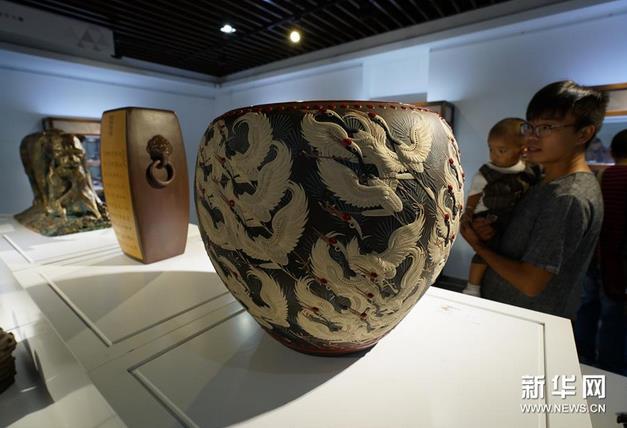 �����ǹ���������������������Ʒչ���Ͼ���Ļ