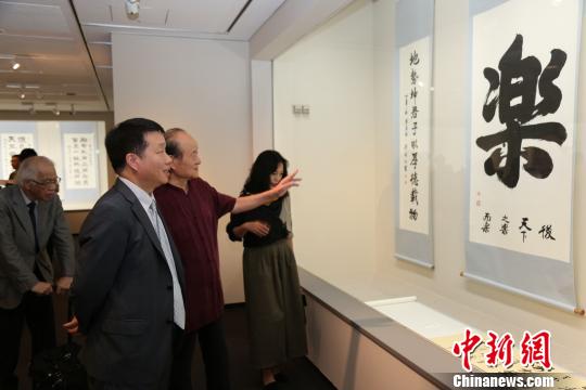 中国三人书法展在东京举行