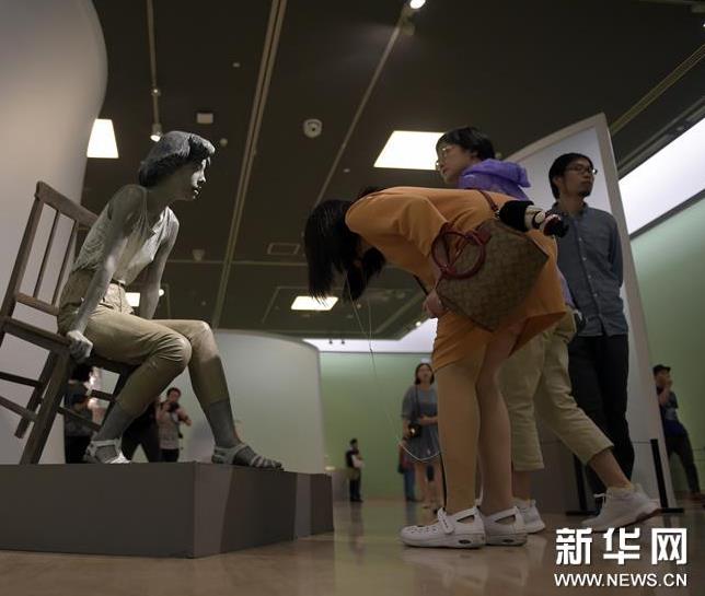 �׽�ȫ������������չ�ھ���Ļ