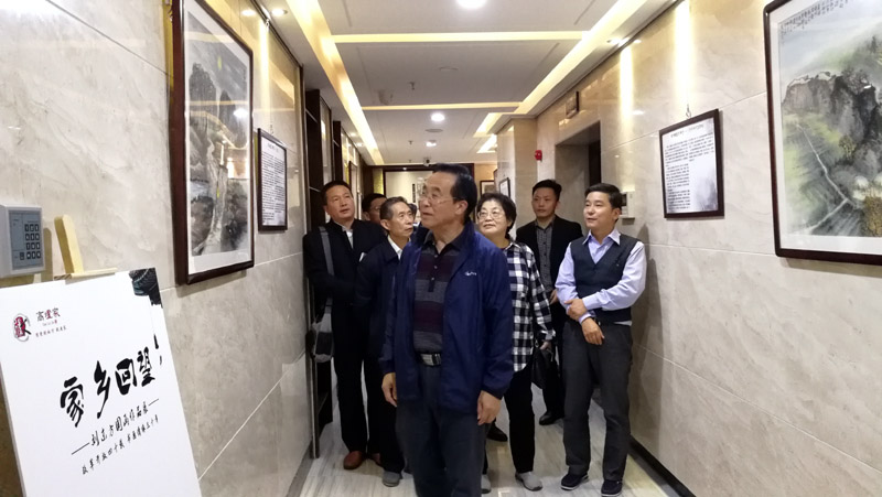 刘东方《家长回望》系列国画作品展在安徽合肥启幕