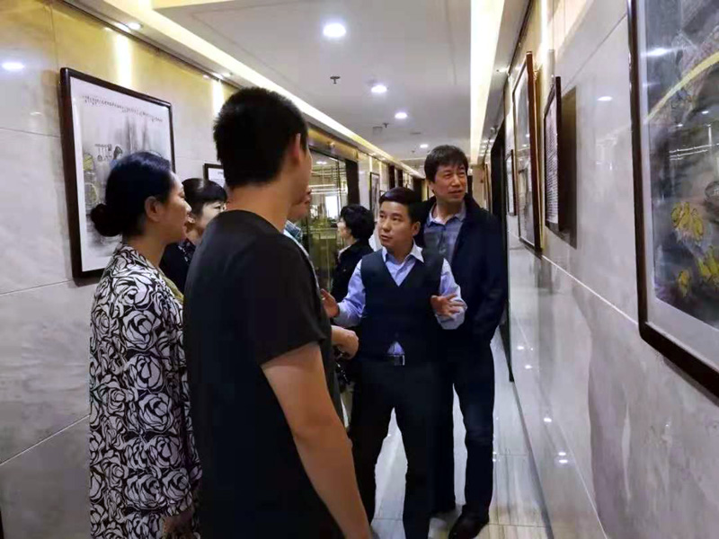 刘东方《家长回望》系列国画作品展在安徽合肥启幕