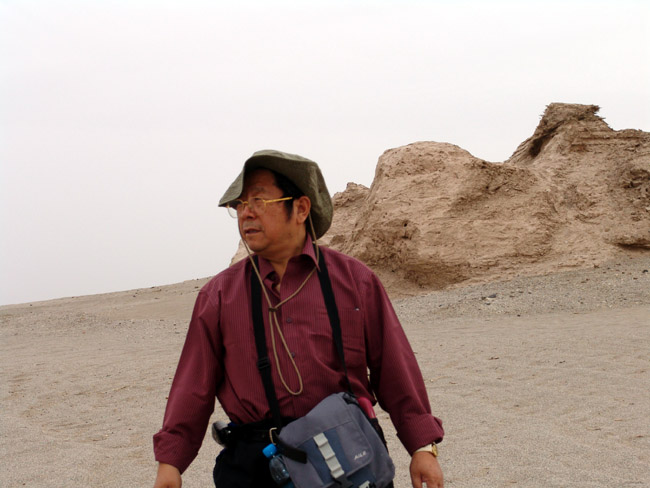 2004年于志学在新疆米兰 卢平摄