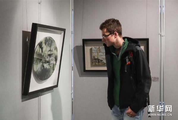 �й���ͳ�Ļ���������չ�߽��¹�����