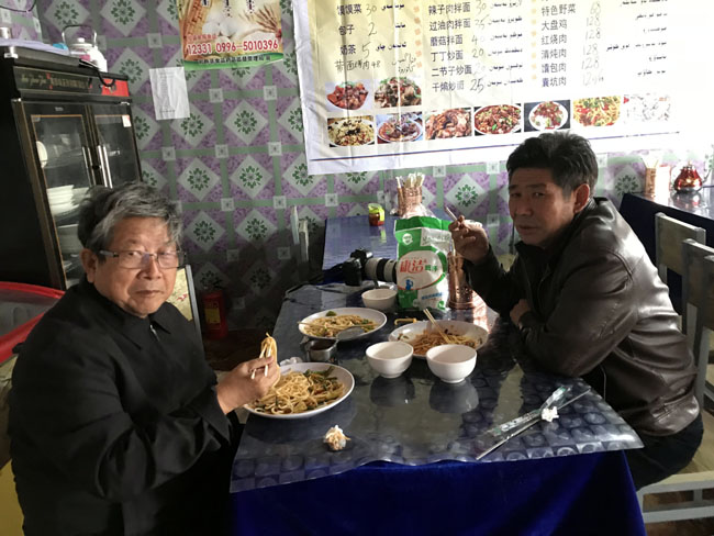 旅途中 卢平摄