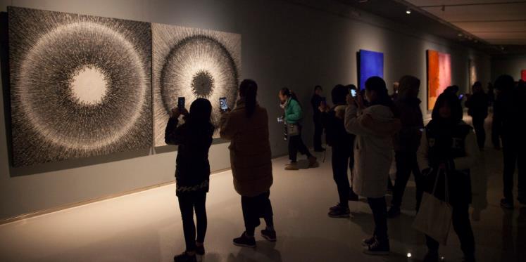 �й����񣺵��Ľ��й��ͻ�չ������չ��Ѳչɽ��