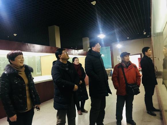 ���������������ڹ�������ƷѲչ����վ��չ