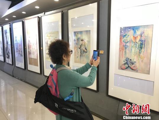 “惠风·穗台澳女画家作品展”首展在广州开幕